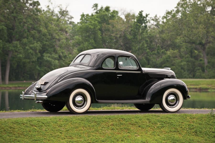  Ford DeLuxe 5-Window Coupe 1938 года  (фото 21 из 22)